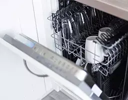 Instalação de máquina de lavar louça — Hidráulicos
